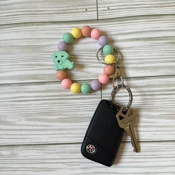 Small Labrador Silicone Wristlet Keychain - Picture 2 of 3